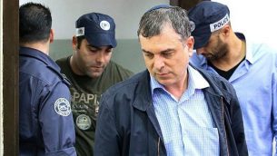 شلومو فيلبر، المدير العام لوزارة الاتصالات يصل إلى المحكمة للبت في طلب تمديد اعتقاله في القضية 4000 في محكمة الصلح في ريشون لتسيون، 18 فبراير، 2018. (Flash90)