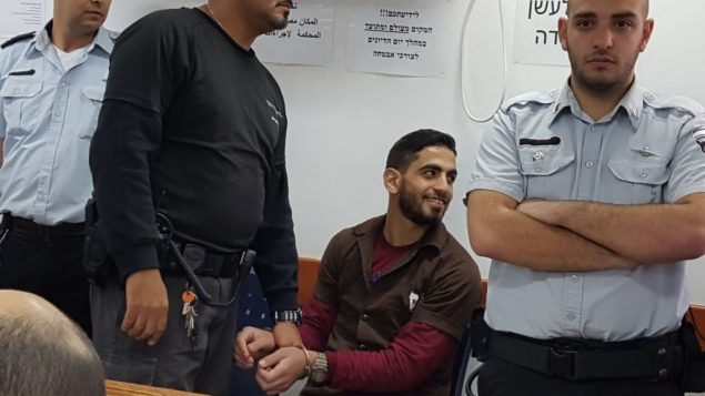 عمر العبد يبتسم في محكمة يهودا العسكرية قبل الحكم عليه، 15 فبراير 2018 (Courtesy)