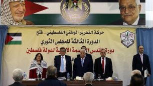 رئيس السلطة الفلسطينية محمود عباس يحضر لقاء للمجلس الثوري لحركة فتح في رام الله، 1 مارس 2018 (AFP Photo/Abbas Momani)