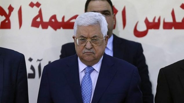 رئيس السلطة الفلسطينية محمود عباس (وسط الصورة) يشارك في جلسة للمجلس الثوري لحركة فتح في 1 مارس، 2018، في مدينة رام الله في الضفة الغربية. (AFP PHOTO / ABBAS MOMANI)