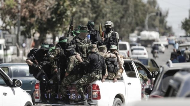 مقاتلي حركة حماس يشاركون في تدريب عسكري في مدينة غزة، 25 مارس 2018 (AFP/ Mahmud Hams) مقاتلي حركة حماس يشاركون في تدريب عسكري في مدينة غزة، 25 مارس 2018 (AFP/ Mahmud Hams)