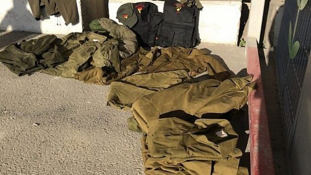 ملابس عسكرية اسرائيلية تم العثور عليها اثناء محاولة تهريبها الى غزة في معبر كرم ابو سالم (Defense Ministry)