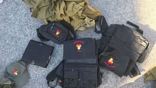 ملابس عسكرية اسرائيلية تم العثور عليها اثناء محاولة تهريبها الى غزة في معبر كرم ابو سالم (Defense Ministry)
