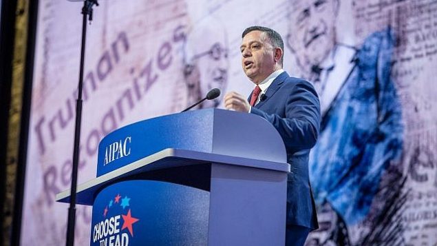 رئيس حزب ’المعسكر الصهيوني’ آفي غباي يبخاطب اللوبي المؤيد لإسرائيل، إيباك، في مؤتمره السنوي في العاصمة الأمريكية واشنطن، 4 مارس، 2018. (John Bowel)