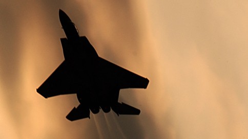صورة توضيحية لطائرة حربية اسرائيلية من طراز اف 15 (Tsahi Ben-Ami/Flash90) صورة توضيحية لطائرة حربية اسرائيلية من طراز اف 15 (Tsahi Ben-Ami/Flash90)