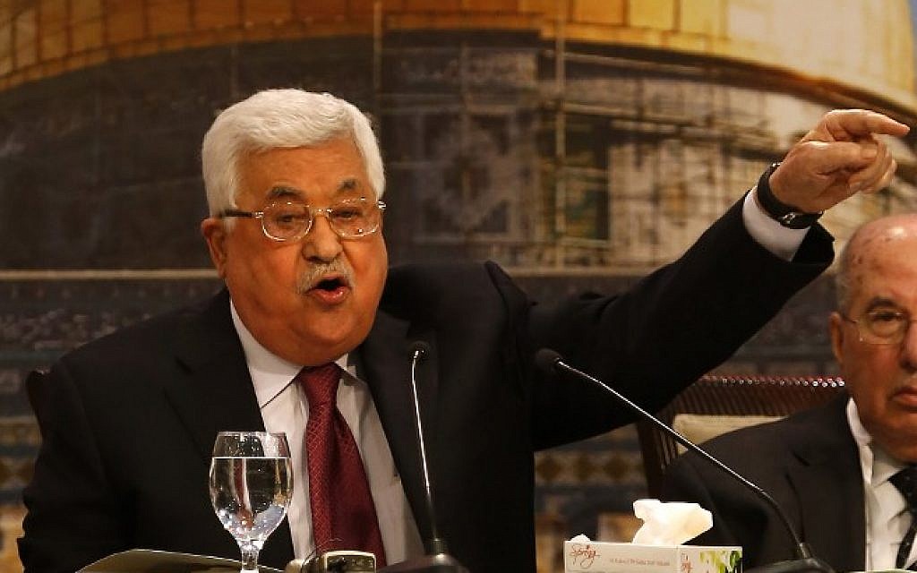 رئيس السلطةالفلسطينية محمود عباس يترأس جلسة للمجلس الوطني الفلسطيني في رام الله، 30 أبريل، 2018. (AFP PHOTO / ABBAS MOMANI) رئيس السلطةالفلسطينية محمود عباس يترأس جلسة للمجلس الوطني الفلسطيني في رام الله، 30 أبريل، 2018. (AFP PHOTO / ABBAS MOMANI)