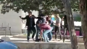 لقطة شاشة من مقطع فيديو لعملية اقتحام عناصر وحدة كوماندوز سرية في الشرطة الإسرائيلية في جامعة بيرزيت في الضفة الغربية، 7 مارس، 2018. (لقطة شاشة: YouTube)