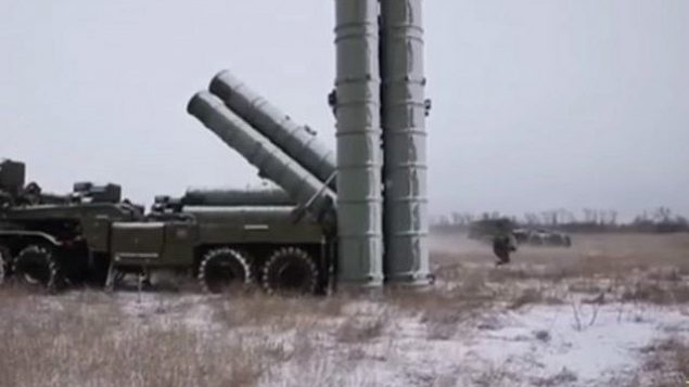 إعداد الصاروخ الروسي S-500 للاختبار. (التقاط شاشة: يوتيوب)