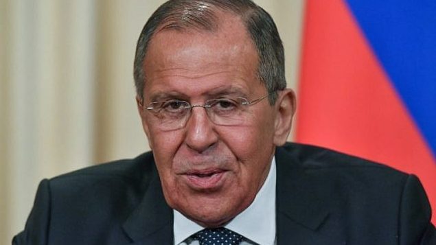وزير الخارجية الروسي سيرغي لافروف يحضر مؤتمرا صحفيا مشتركا مع نظيره الألماني بعد محادثاتهما في موسكو في 10 مايو 2018. (AFP/Yuri Kadobnov)