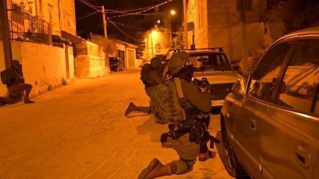 قوات إسرائيلية تعمل في نابلس في صورة نشرها الجيش الإسرائيلي في 18 مارس، 2018. (المتحدث باسم الجيش الإسرائيلي)
