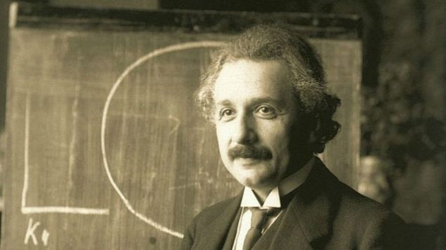 ألبرت أينشتاين ، أثناء محاضرة في فيينا عام 1921. (ويكيبيديا/المجال العام)