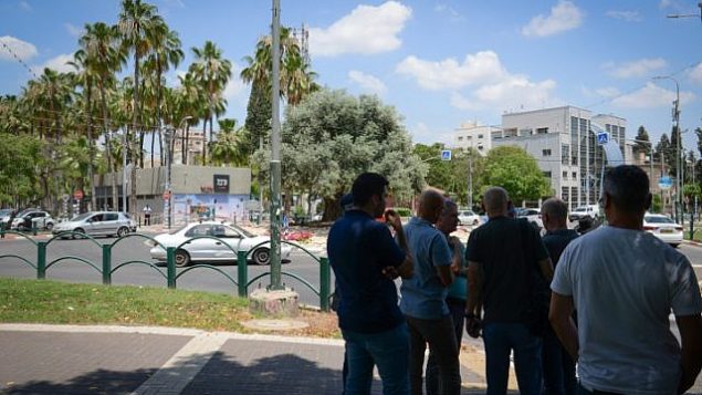 قوات الشرطة بعد هجوم طعن وقع في مدينة العفولة، 11 يونيو، 2018.  (Meir Vaknin/Flash90)
