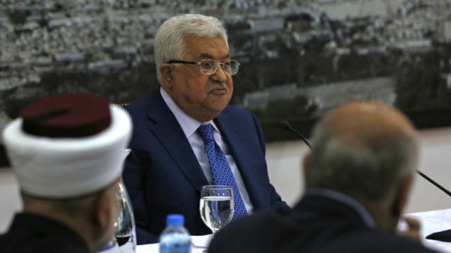رئيس السلطة الفلسطينية محمود عباس يخاطب القيادة الفلسطينية في مدينة رام الله بالضفة الغربية في 14 مايو 2018. (ABBAS MOMANI/AFP)