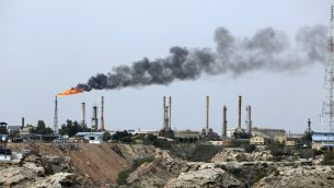 صورة توضيحية لمنشآت نفطية في جزيرة خارج الإيرانية في الخليج، 12 مارس 2017 (ATTA KENARE / AFP)