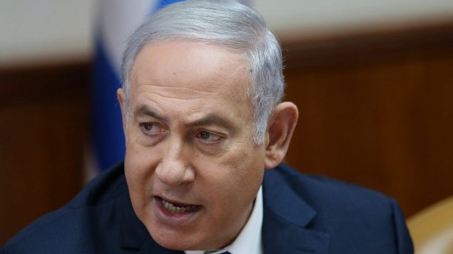 رئيس الوزراء بنيامين نتنياهو يقوط الجلسة الاسبوعية للحكومة في مكتب رئيس الوزراء في القدس، 29 يوليو 2018 (Alex Kolomoisky/Pool Yedioth Ahronoth/Flash90)