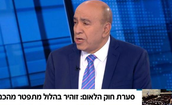 المشرع العربي الإسرائيلي من المعسكر الصهيوني زهير بهلول يعلن عن استقالته من الكنيست احتجاجا على قانون الدولة اليهودية، 28 يوليو 2018 (Screenshot/Hadashot news)