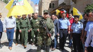 قوات أمن تابعة للسلطة الفلسطينية تجوب منطقة خاضعة للسيادة الإسرائيلية في الخليل بزي رسمي، 31 يوليو، 2018.  (Wafa)