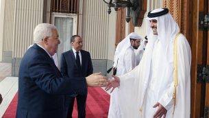 رئيس السلطة الفلسطينية محمود عباس يلتقي بأمير قطر، تميم بن حمد آل ثاني، في الدوحة، 9 أغسطس، 2018.(Wafa/Thaer Ghnaim)