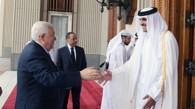 رئيس السلطة الفلسطينية محمود عباس يلتقي بأمير قطر، تميم بن حمد آل ثاني، في الدوحة، 9 أغسطس، 2018.(Wafa/Thaer Ghnaim)