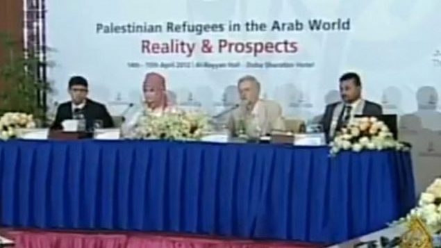 رئيس حزب ’العمال’ البريطاني جيريمي كوربين (الثاني من اليمين) يشارك في مؤتمر عُقد في عام 2012 في الدوحة إلى جانب عدد من قادة في حركة ’حماس’ أدينوا بقتل إسرائيليين. (Screen capture: Twitter)
