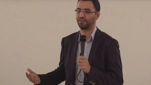 عزيز ابو سارة (صورة شاشة يوتيوب)