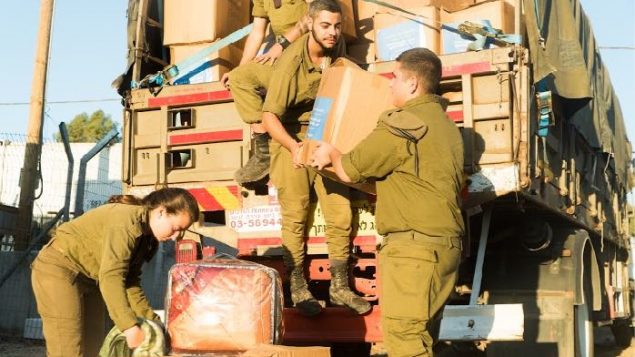 جنود اسرائيليون يفككون ’عملية حسن الجيار’ التي ساعدت الاف السوريين بعد سيطرة قوات الرئيس السوري بشار الاسد على المنطقة المحاذية لإسرائيل، سبتمبر 2018 (Israel Defense Forces)