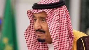 في هذه الصورة التي قدمتها وكالة الأنباء السعودية، يحضر الملك سلمان مراسم أداء اليمين في الرياض، المملكة العربية السعودية، يوم 6 نوفمبر ، 2017. (Saudi Press Agency, via AP)