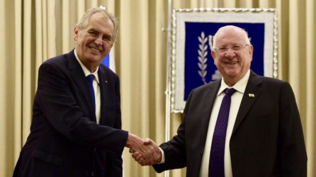 الرئيس رؤوفن ريفلين يلتقي بنظيره التشيكي ميلوش زيمان في القدس، 26 نوفمبر 2018 (Czech presidency/Twitter)