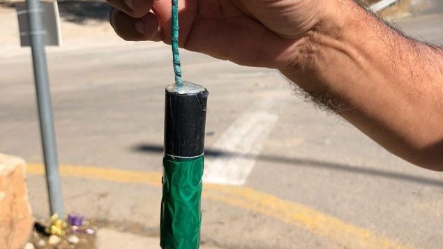 قنبلة يشتبه بها تم اكتشافها داخل ساحة حضانة في جنوب اسرائيل، 1 نوفمبر 2018 (Eshkol security) قنبلة يشتبه بها تم اكتشافها داخل ساحة حضانة في جنوب اسرائيل، 1 نوفمبر 2018 (Eshkol security)