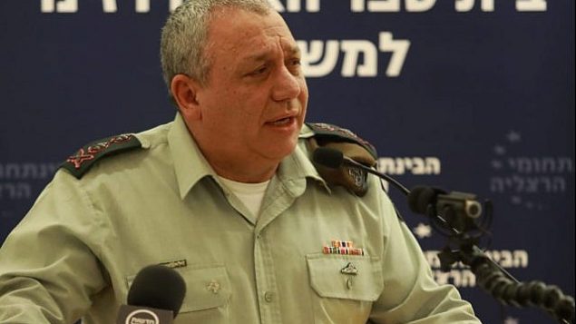 رئيس أركان الجيش الإسرائيلي غادي إيزنكوت يتحدث في مؤتمر في المركز متعدد التخصصات في هرتسليا في 23 ديسمبر، 2018. (Eli Dassa/IDC)