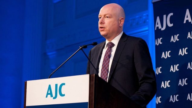 مبعوث الرئيس الأمريكي إلى الشرق الأوسط، جيسون غرينبلات، يلقي كلمة في مأدبة غداء الربيع التي ينظمها  ’مجلس القيادة النسائية’ التابع للجنة اليهودية الأمريكية في 24 أبريل، 2018 في نيويورك.  (Courtesy / Ellen Dubin Photography)