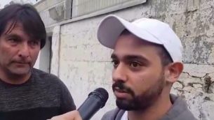 لقطة شاشة من مقطع فيديو للجندي الإسرائيلي السابق إيلور عزاريا خارج المحكمة العسكرية في يافا، 19 فبراير، 2019. (Channel 12 news)