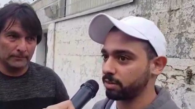 لقطة شاشة من مقطع فيديو للجندي الإسرائيلي السابق إيلور عزاريا خارج المحكمة العسكرية في يافا، 19 فبراير، 2019. (Channel 12 news)
