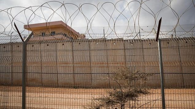 السياج الحدود بين إسرائيل ولبنان كما يظهر من خارج بلدة المطلة في شمال إسرائيل، 19نوفمبر، 2017.  (Hadas Parush/Flash90)