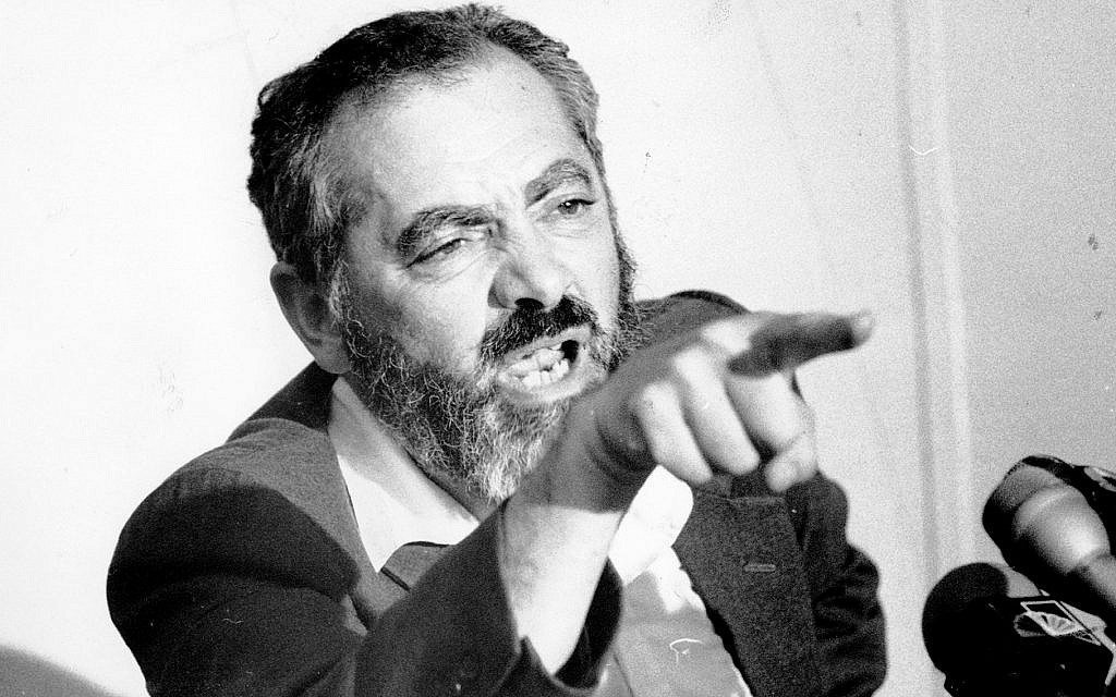 الحاخام مئير كهانا في مؤتمر صحفي في نيويورك، 31 أغسطس، 1984. (Gene Kappock/NY Daily News Archive via Getty Images via JTA) الحاخام مئير كهانا في مؤتمر صحفي في نيويورك، 31 أغسطس، 1984. (Gene Kappock/NY Daily News Archive via Getty Images via JTA)