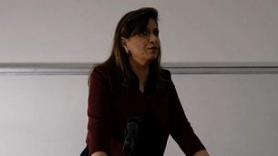 لقطة شاشة من مقطع فيديو لبروفسور نادرة شلهوب كيفوركيان، أستاذة العمل الاجتماعي والقانون في الجامعة العبرية في القدس، خلال عرض توضيحي. (YouTube)