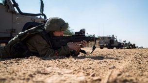 جنود اسرائيليون خلال تدريب عسكري بالقرب من قطاع غزة، 6 ديسمبر 2016 (IDF Spokesperson's Unit)
