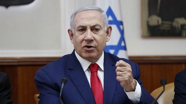 رئيس الوزراء بنيامين نتنياهو يتحدث خلال اجتماع مجلس الوزراء الأسبوعي في القدس في 14 أبريل 2019. (RONEN ZVULUN / AFP)
