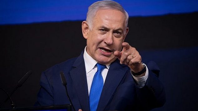 رئيس الوزراء بنيامين نتنياهو يخاطب داعميه بعد الاعلان عن نتائج الانتخابات في تل ابيب، 9 ابريل 2019 (Yonatan Sindel/Flash90)