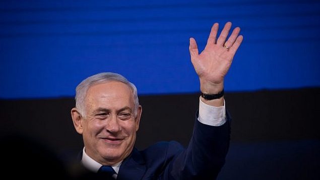 رئيس الوزراء بنيامين نتنياهو يخاطب مناصريه بعد الإعلان عن نتائج الإنتخابات في تل أبيب، 9 أبريل، 2019.(Yonatan Sindel/Flash90)