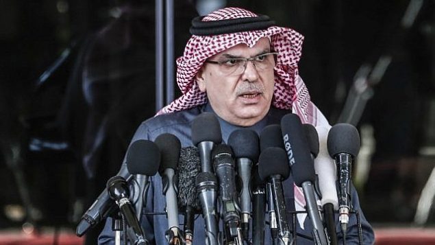 محمد العمادي، رئيس اللجنة القطرية لإعادة إعمار غزة، يتكلم خلال مؤتمر صحفي في مدينة غزة، 25 يناير، 2019.(Mahmud Hams/AFP)