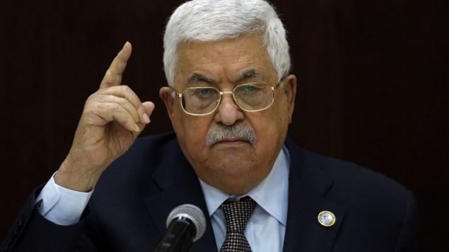 رئيس السلطة الفلسطينية محمود عباس يتحدث خلال لقاء مع قادة فلسطينيين في المقاطعة، مقر السلطة الفسطينية، في مدينة رام الله بالضفة الغربية، 20 فبراير، 2019. (ABBAS MOMANI/AFP)
