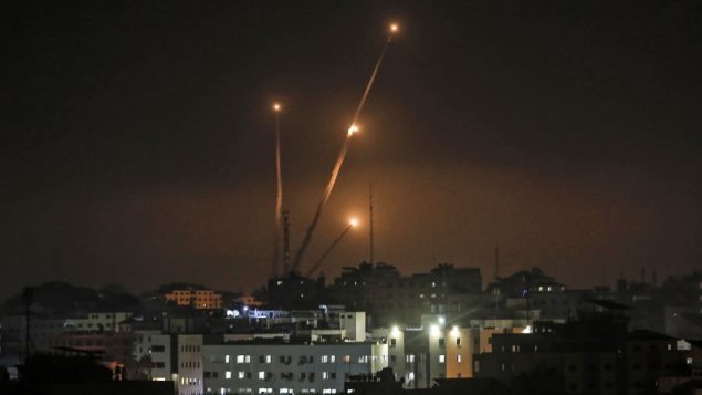 صواريخ تطلق من قطاع غزة باتجاه اسرائيل، 5 مايو 2019 (Mahmud Hams/AFP)