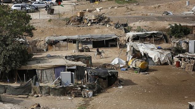 توضيحية: قرية الخان الأحمر البدوية في الضفة الغربية، 21 أكتوبر، 2018. (AP/Majdi Mohammed)