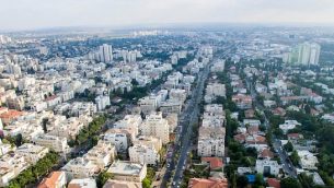 صورة من الجو لمدينة رحوفوت، 30 يونيو، 2017. (Gidi Avinary/Flash90)