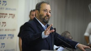 رئيس الوزراء الأسبق إيهود باركا يتكلم خلال مؤتمر صحفي أعلن فيه عن تشكيل حزب سياسي جديد في تل أبيب، 26 يونيو، 2019. (Flash90) رئيس الوزراء الأسبق إيهود باركا يتكلم خلال مؤتمر صحفي أعلن فيه عن تشكيل حزب سياسي جديد في تل أبيب، 26 يونيو، 2019. (Flash90)