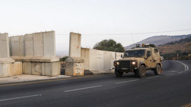 مركبة عسكرية اسرائيلية تجري دورية عند الحدود الإسرائيلية اللبنانية، 26 اغسطس 2019 (JALAA MAREY / AFP)