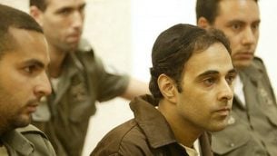 يغال عمير، قاتل رئيس الوزراء يتسحاق رابين، خلال جلسة في المحكمة في عام 2004.  (Yoram Rubin/Flash90)
