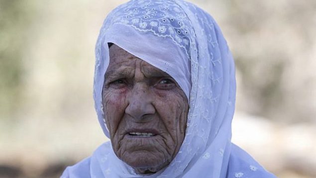 مفتية طليب، جدة عضوة الكونغرس الأمريكية رشيدة طليب، في صورة خارج منزلها في قرية بيت عور الفوقا بالضفة الغربية، 15 أغسطس، 2019. (Abbas Momani/AFP) مفتية طليب، جدة عضوة الكونغرس الأمريكية رشيدة طليب، في صورة خارج منزلها في قرية بيت عور الفوقا بالضفة الغربية، 15 أغسطس، 2019. (Abbas Momani/AFP)