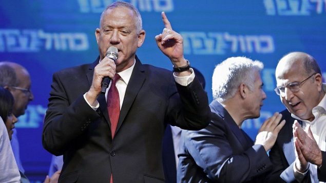 بيني غانتس يلقي خطاب في مقر حزب أزرق أبيض في تل ابيب بعد ظهور نتائج العينات الإنتخابية  18 سبتمبر  2019  EMMANUEL DUNAND / AFP
